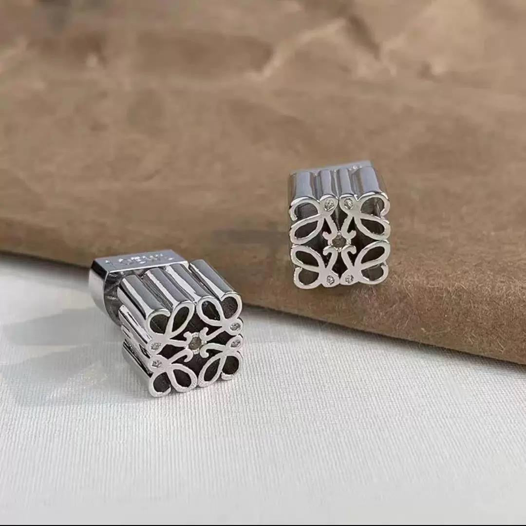 Silver Loe Studs