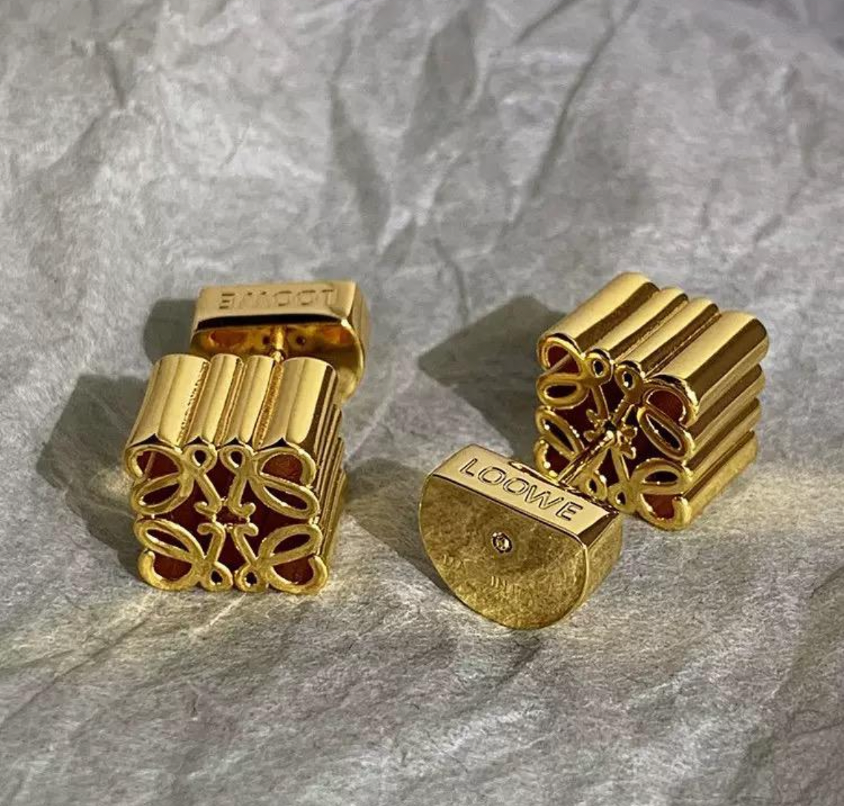 Gold loe studs