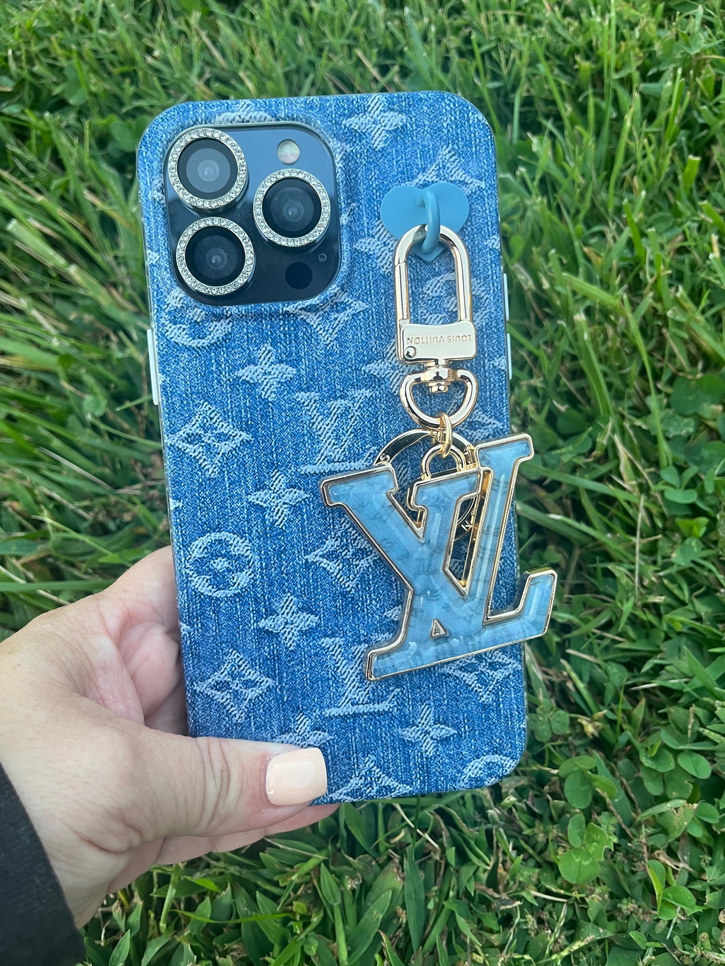 Bleu denim with charm