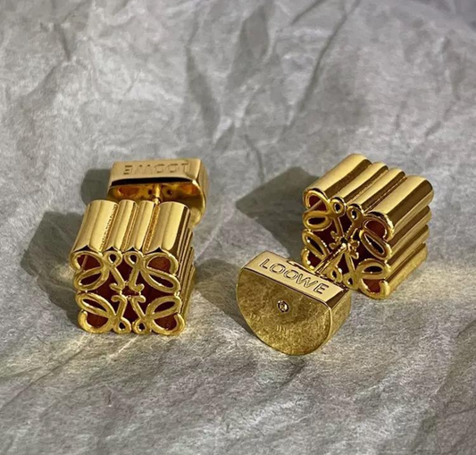 Gold loe studs